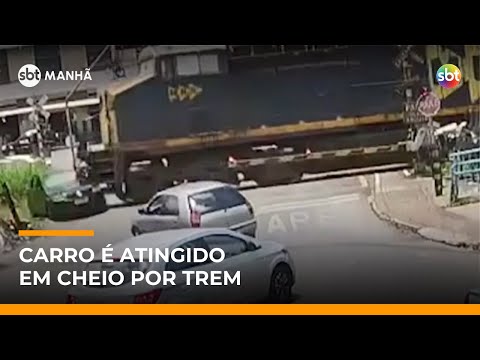 Carro é atingido por trem após ignorar sinalização em Sarzedo (MG) | #SBTManhã