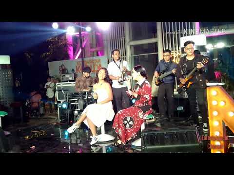 Nagita Slavina  Menyanyi Bareng  Dengan Marsha Zulkarnain