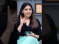 Cleavage കാണിക്കുന്നതിനും കാല് കാണിക്കുന�