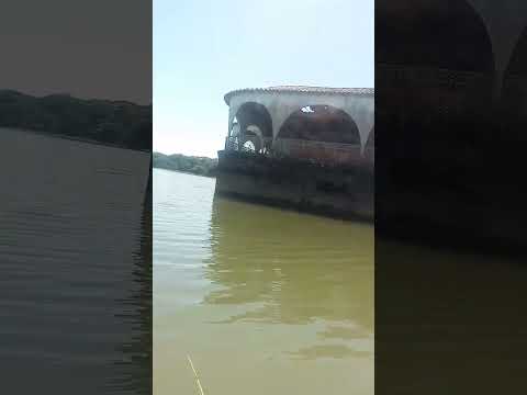 construção abandonada no meio da lagoa Carmo do Cajuru mg