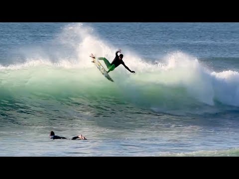 Filipe Toledo throws back-to-back alley-oops in a near perfect Aerial heat