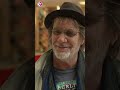 Man loopt al vijf jaar op blote voeten | #shorts