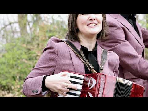 Modern, Folk, Retro & Pop Acoustic Roaming Band based up North | The Retro Jets