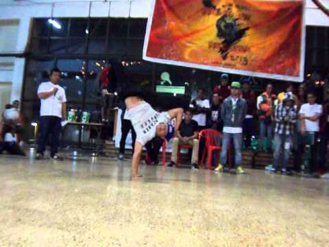 BBOY DON  ATHELLO STYLE FORCE VS BBOY FRADA 4 ELEMENTOS ESCUELA FINAL BATALLA DEL NORTE 2013