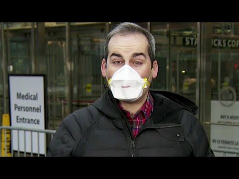 一部の報道関係者が放送中にマスク着用を開始 (Some News Reporters Begin Wearing Masks on Air)