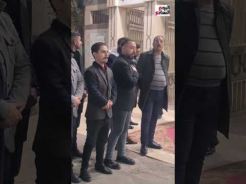 حزن نجل الفنان فكرى صادق بعزاءه بمسجد الحامدية الشاذلية