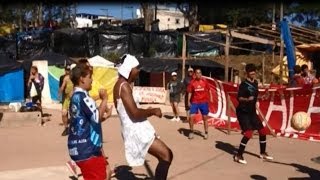 Sem-teto realizam Copa paralela