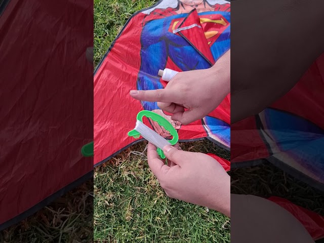 Vídeo relacionado con Flintronic Cometas para Niños, Cometa Cabeza Roja Grande con 80m Hilo de Cometa, Fácil de Volar y Montar Cometa, para Playa, Campamento, Viaje, Juegos al Aire Libre (Cabeza Roja)