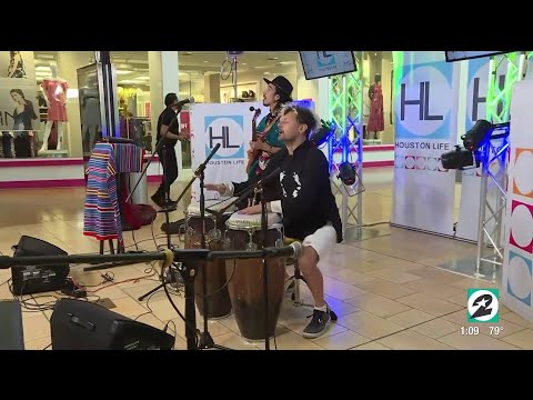 Gio Chamba Performs