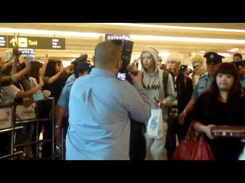 120322 B.A.P Arrival in Singapore (BYG Focus)