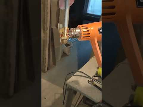 Демонтаж аксиального фитинга с труб из сшитого полиэтилена PE-Xa RTP.