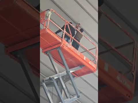 مان لفت أثناء العمل - نيو هيفيك