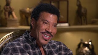 Lionel Richie, a &quot;hopeless, disgusting romantic&quot;