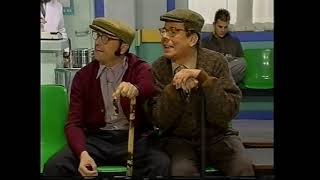 CRUZ Y RAYA VIEJOS EN CENTRO DE SALUD