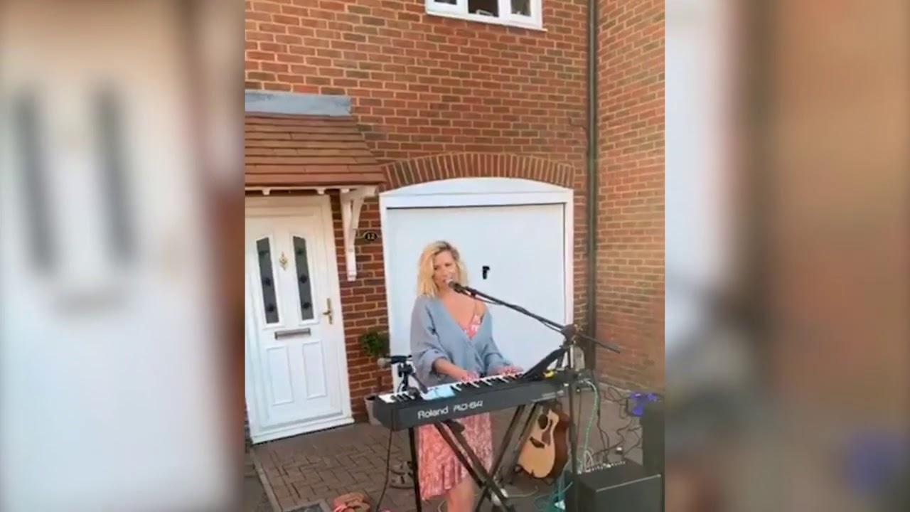Video Florence Smith Singer / Guitarist / Pianist / Ukelele London