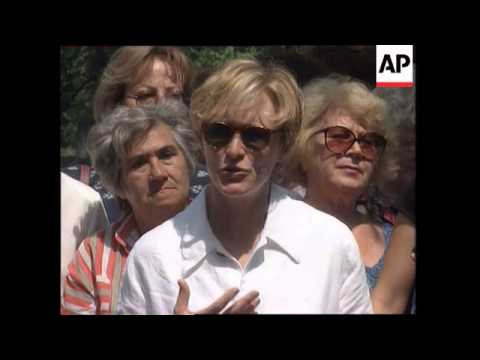 Bosnia - Glenn Close campaigns for women's rights