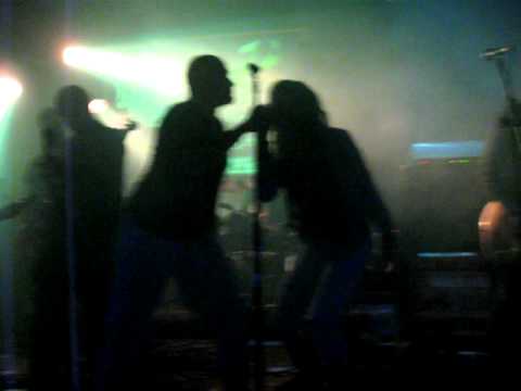 VIEJO BERRY EN ACROPOLIS JUNTO A LA CASUL...