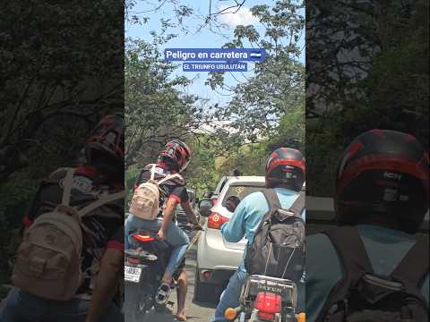peligro carretera. El Salvador El Triunfo Usulután
