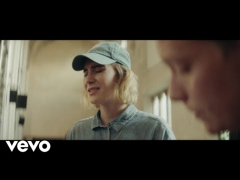 Video thumbnail for Glue (Acoustic)