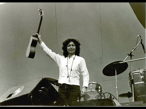 Homenaje a la Trayectoria: Isabel Parra