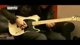 Download lagu Slipknot - James Root shows how to play Psychosocial solo.mp4 mp3