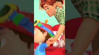 Download lagu OUCH! Silly daddy has a booboo! #shorts #cocomelon #dance #song #party #nurseryrhymes #learning mp3