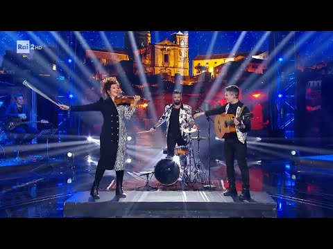 Acoustic Vibes Project suonano "Gipsy jazz" - Dalla strada al Palco 11/04/2023