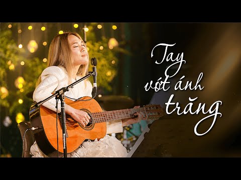 Thể hiện bởi Mỹ Tâm