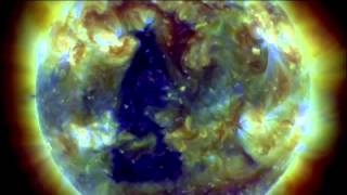 Soleil-forme triangulaire,vaisseaux mère autour du Soleil