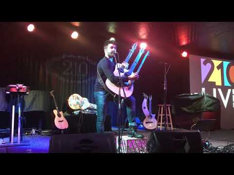 Luca Stricagnoli explains his 3-neck Serracini guitar - "Feel Good, Inc." at 210 Live, Highwood, IL