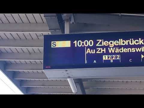 Anzeigetafel mit S nach Ziegelbrücke am Bahnhof Horgen
