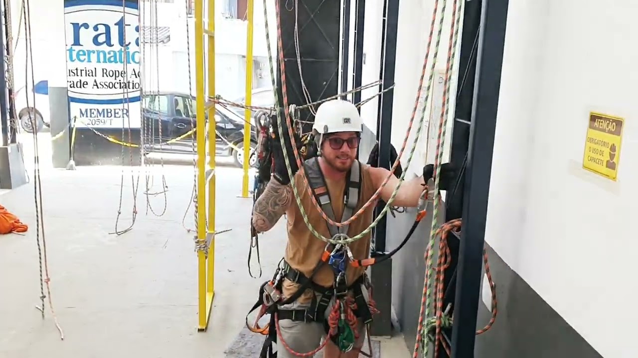 Acesso por cordas NIVEL 1 - fracionamento curto | Rope Access LEVEL 1 - Passing Small Re-baley