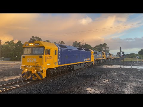 9157 Pacific National grain with G529 XR553 XR551 from Geelong heading towards Ballarat 2/2/2023