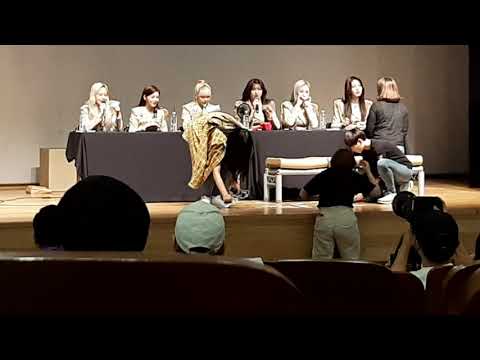 190907 EVERGLOW Fansign Fancam 2 Aisha playing money gun~