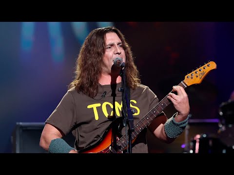 Fran Perea imita a Extremoduro en "Ama, ama, ama y ensancha el alma"