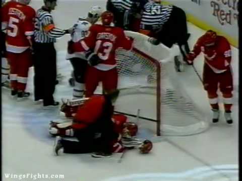Mike Ribeiro slashes Chris Osgood
