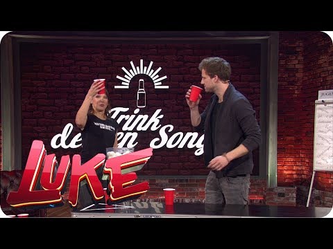 Bierpong - Luke und Carolin Kebekus machen ein Trinkspiel - LUKE! Die Woche und ich