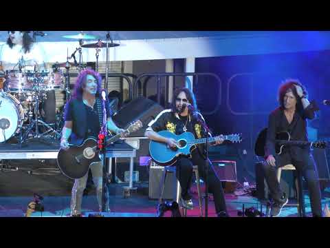 Kiss with Ace Frehley and Bruce Kulick (Unplugged)(Kiss Kruise VIII-2018) - Rock And Roll All Nite