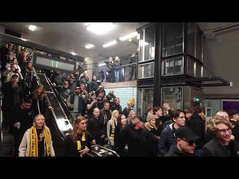 AIK:are i Odenplans T-bana (Djurgården - AIK 1-2)