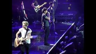 One Direction - Back for you (live in Hamburg 2013) - Zayn singing some parts for sick Louis