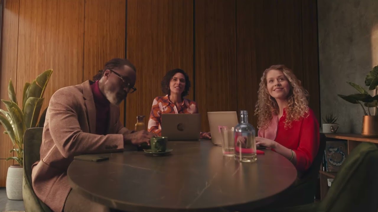 ClickShare Bar Pro: All-in-one video bar for effortless wireless collaboration