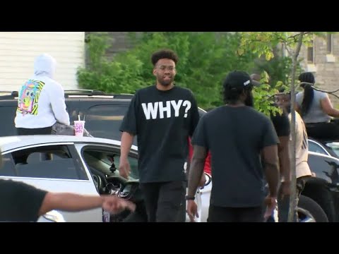 Former Bucks star Jabari Parker joins peaceful protests in Milwaukee