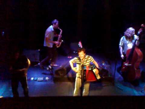 download lagu mp3 mp4 Maraveyas Ilegl, download lagu Maraveyas Ilegl gratis, unduh video klip Maraveyas Ilegl