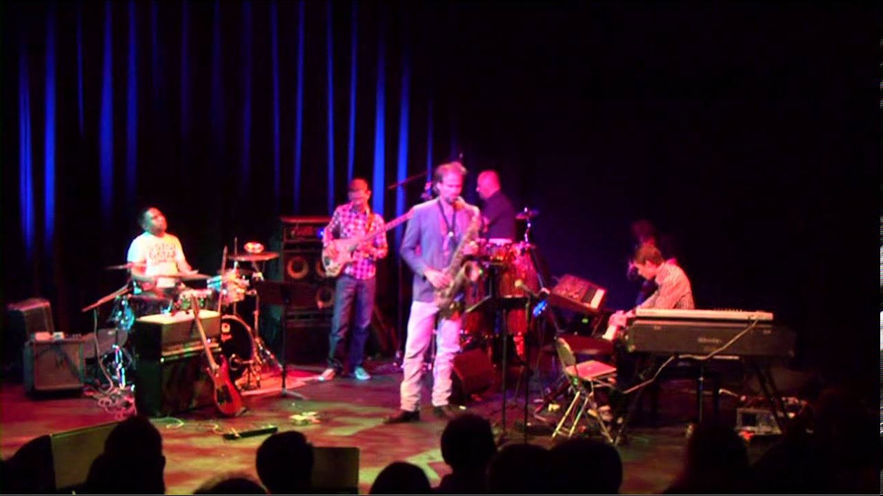 Man Facing North (2010) 