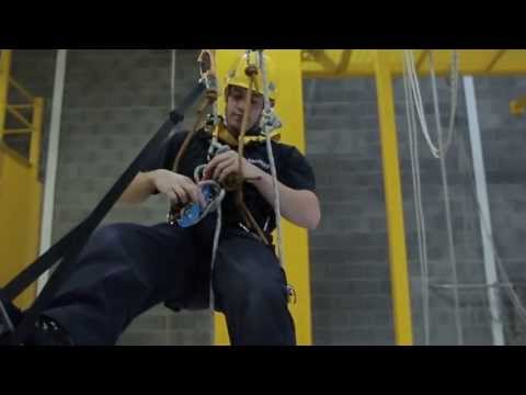 Level 1 rope access manoeuvres - passing knots