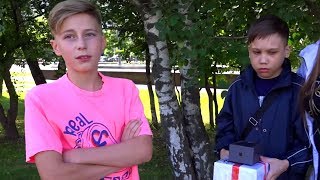 Подарил свой IPhone БЕДНОМУ школьнику...