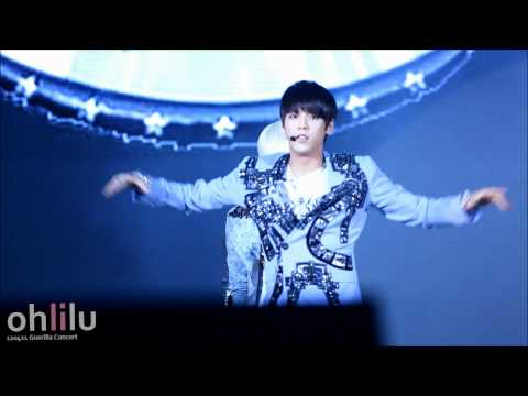 [Fancam] 120421 Guerilla Concert @ Lotte World - Eunkwang's cute heart!