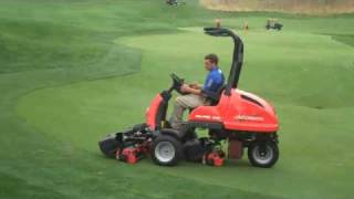 preview picture of video 'Jacobsen Eclipse 322 at Oakmont Country Club'
