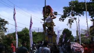 preview picture of video 'Ogoh-Ogoh Bagirati, Mataram 2013'