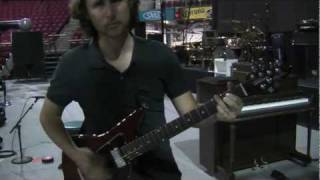 Mike Einziger of Incubus Gives &quot;Pistola&quot; Guitar Tutorial